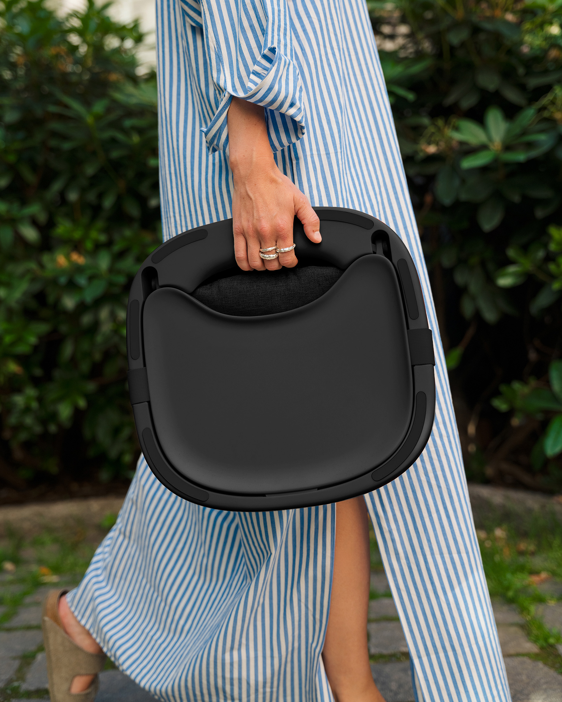 Lifestyle 4_5 CharcoalBlack